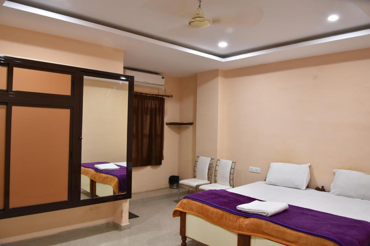 Hotel Sarweshwary Varanasi Eksteriør billede